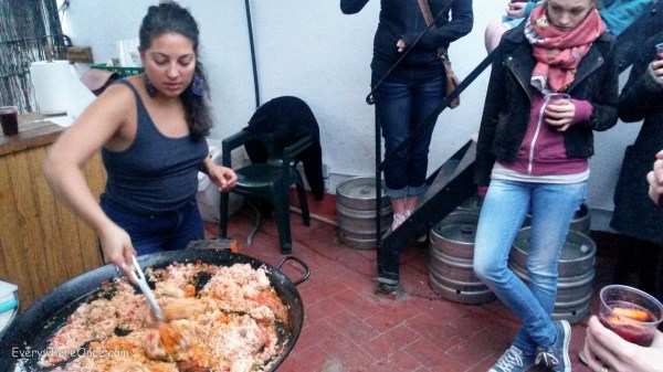 For €5 we learned to make (and got to eat) a pretty terrific seafood paella at the Sevilla Inn hostel.